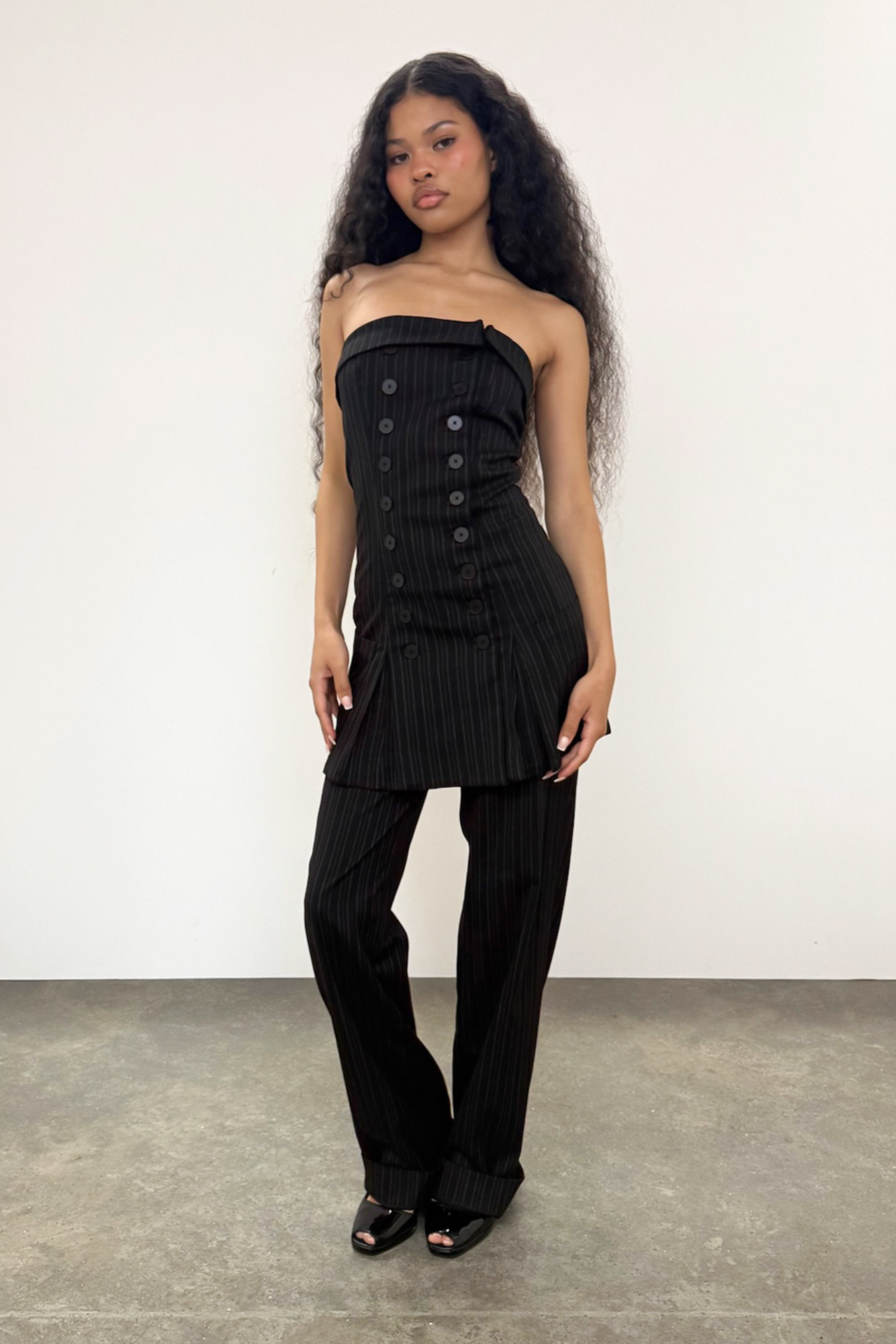 The Bardot Dress, Lead