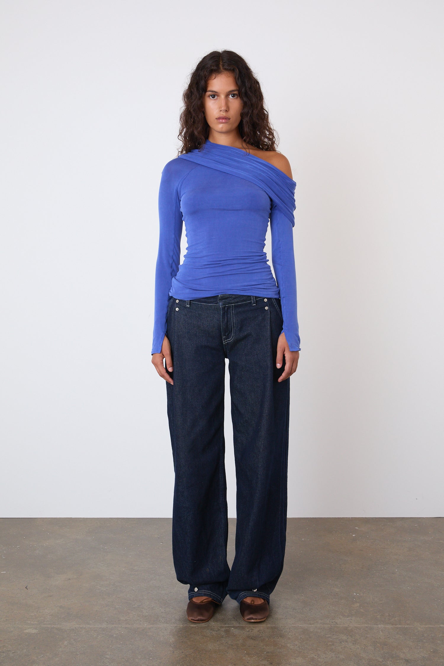 The Kylie Cold Shoulder Top, Lapis
