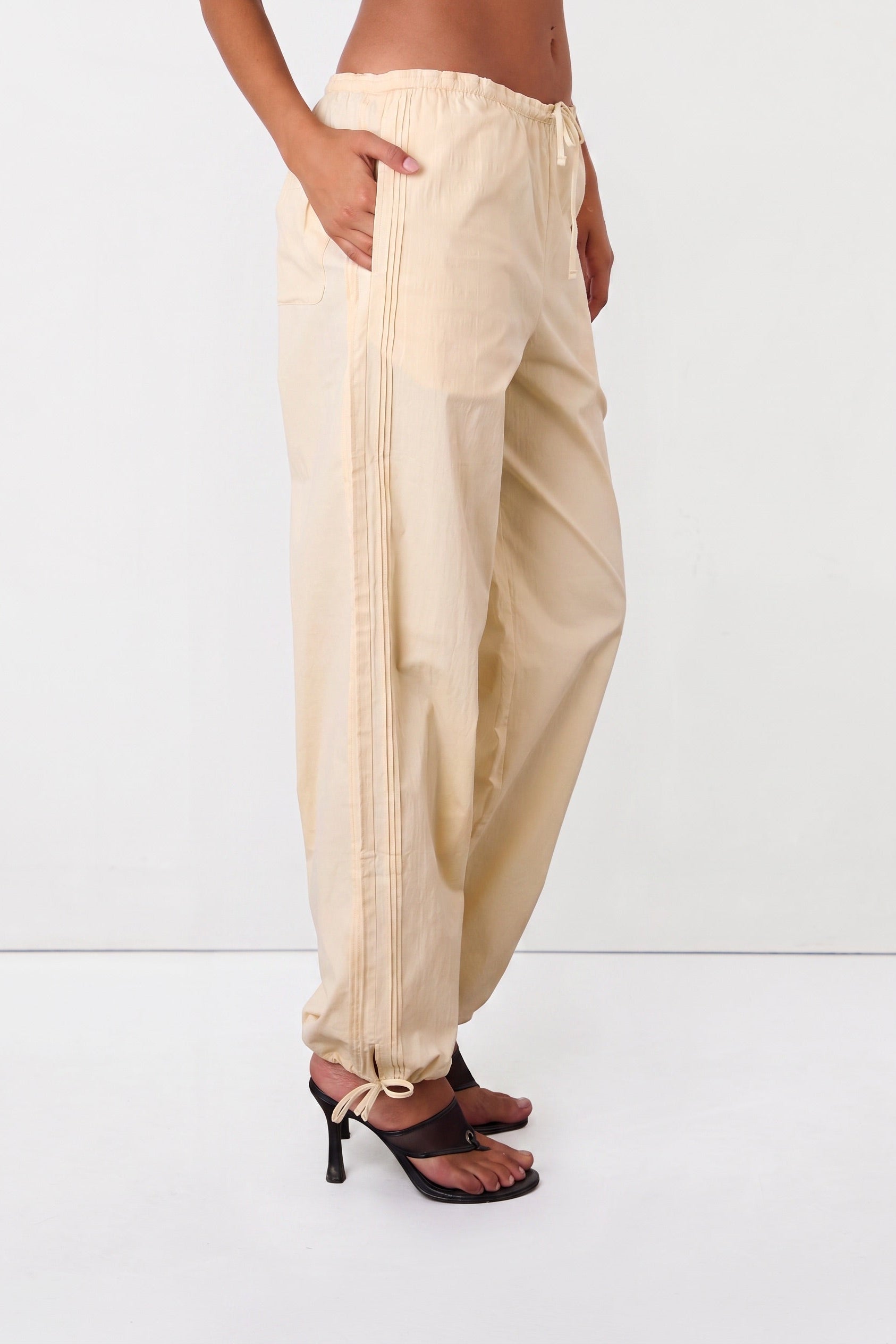 Renee Trousers, Parchment