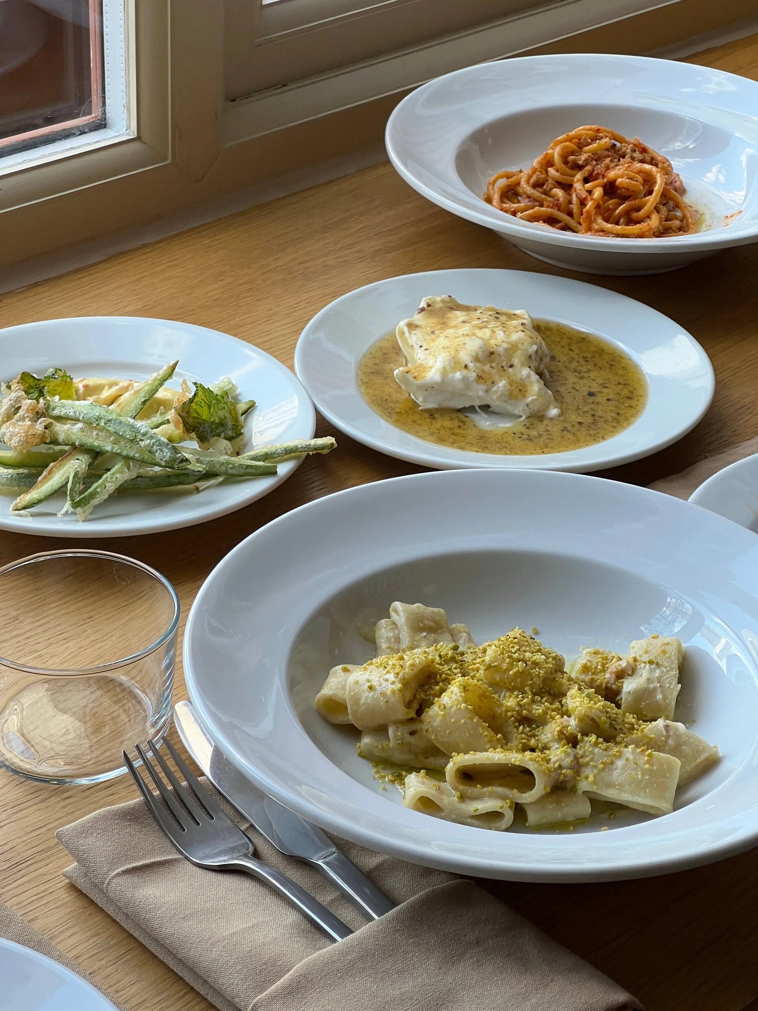 Peachy Gems: Darling's Eatery