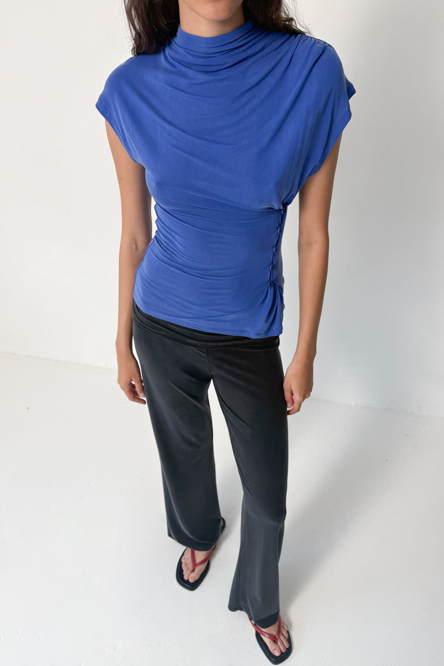 Kylie Button Top, Lapis