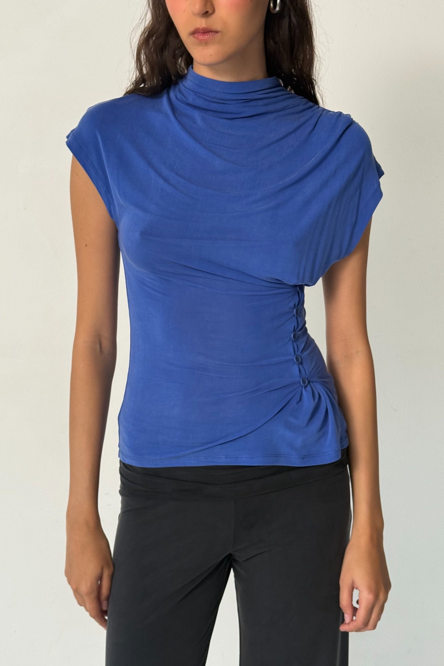 Kylie Button Top, Lapis