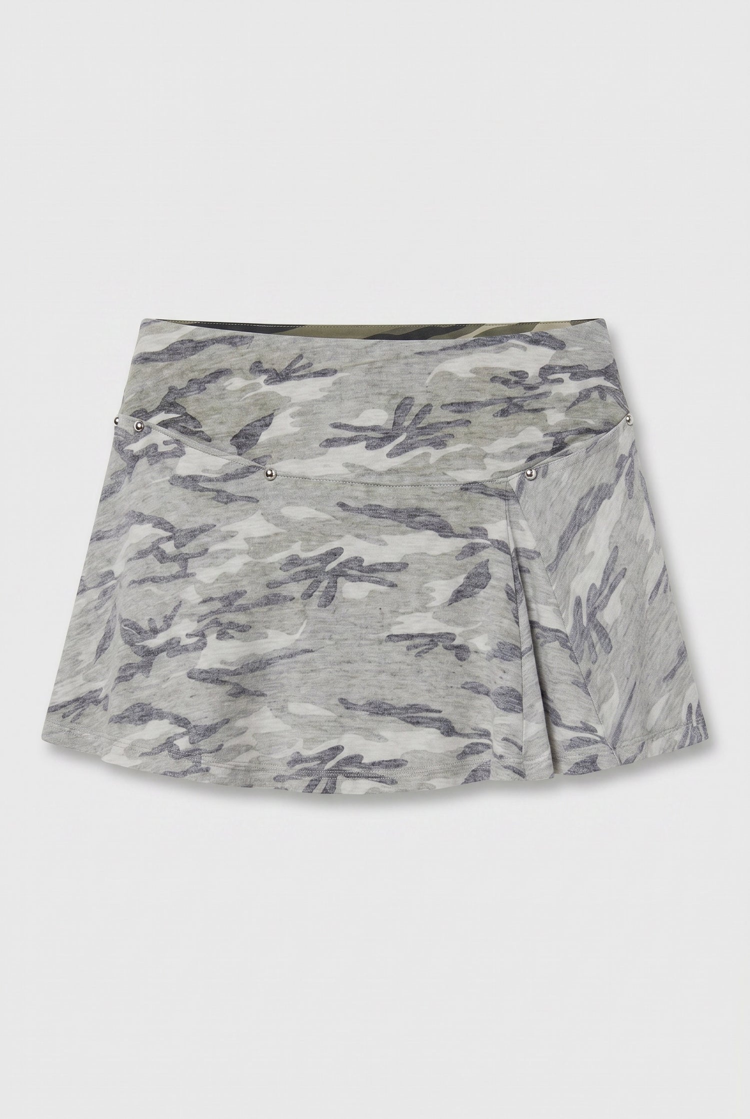 Nia Skort, Camo