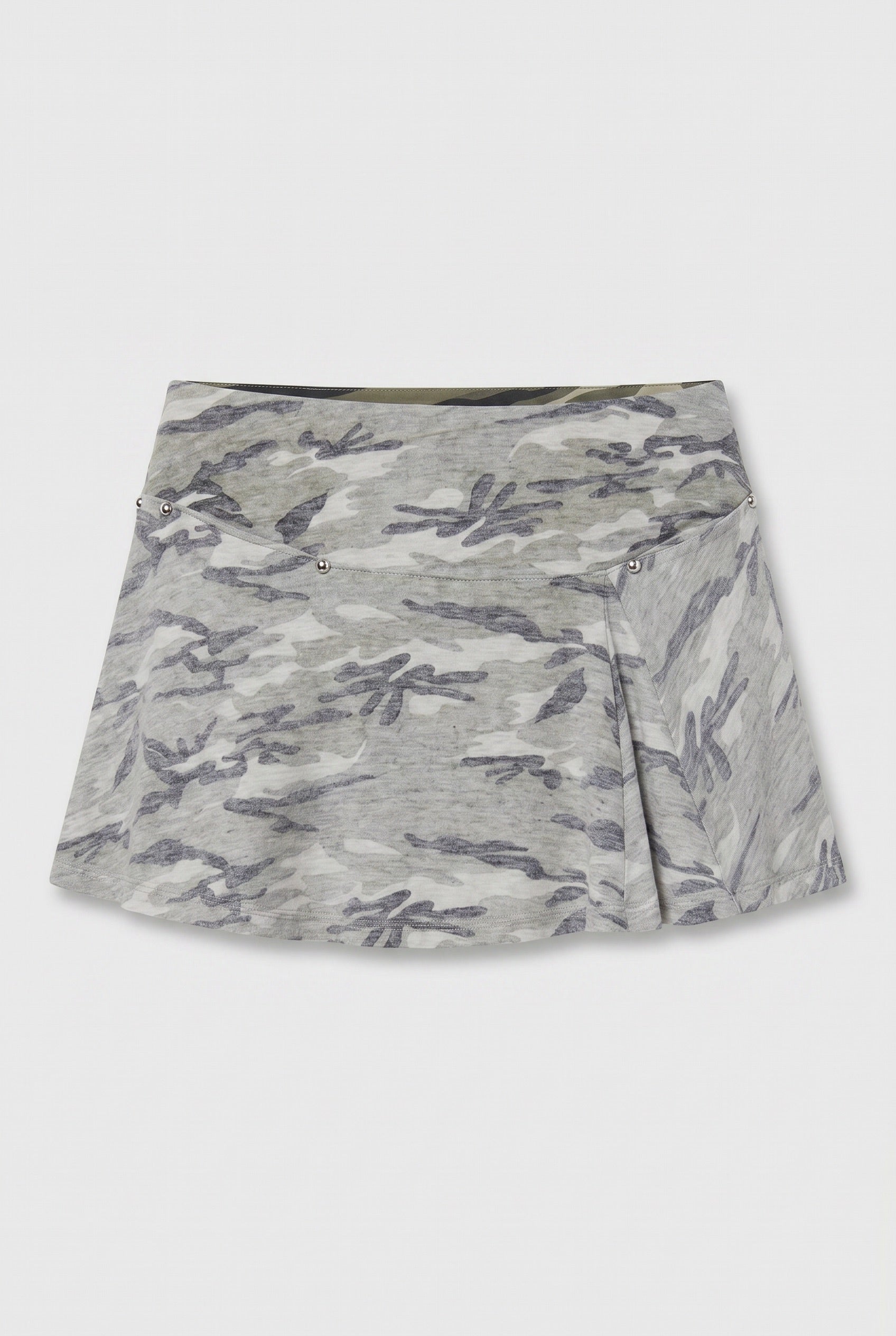 Nia Skort, Camo
