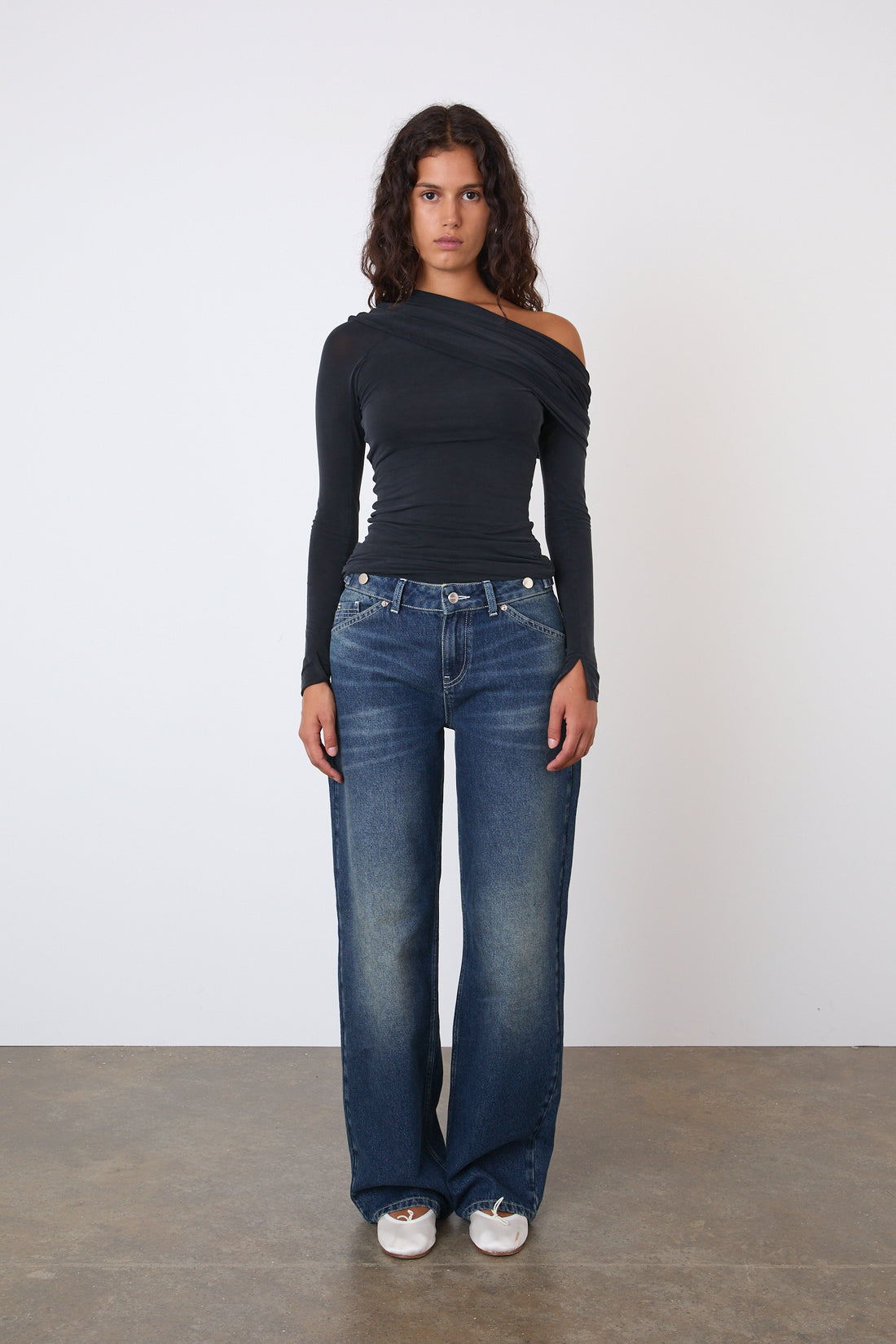 The Kylie Cold Shoulder Top, Graphite